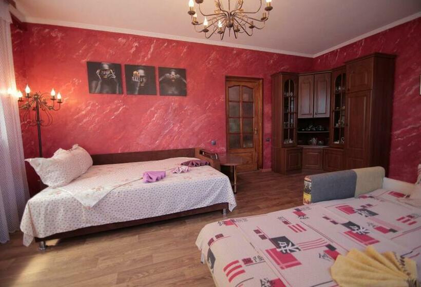 بنسيون Guest House Kamenny Dom