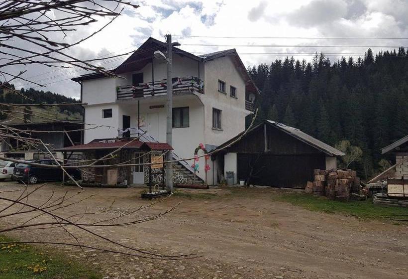 פנסיון Kuma Lissa Guest House