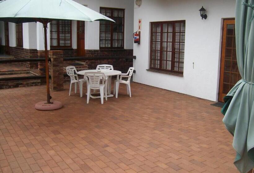 פנסיון Oaktree Lodge Guest House