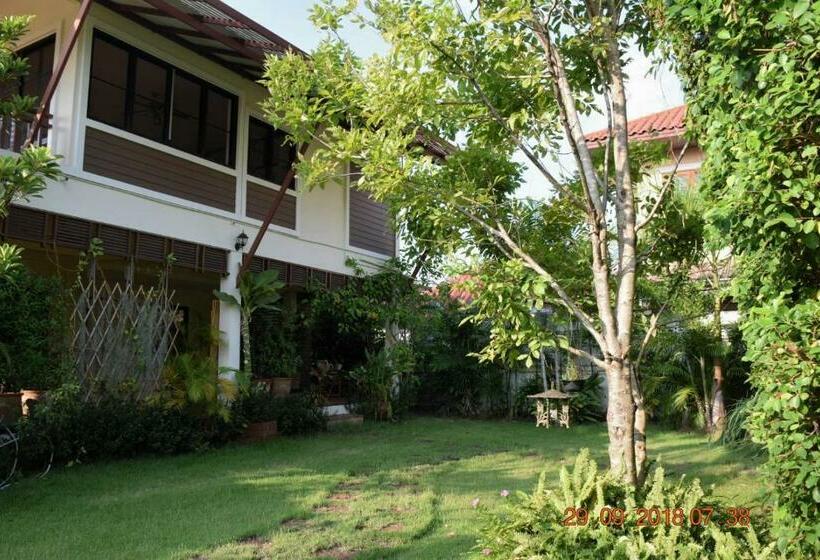 بنسيون Rimtalay Angsila Guesthouse