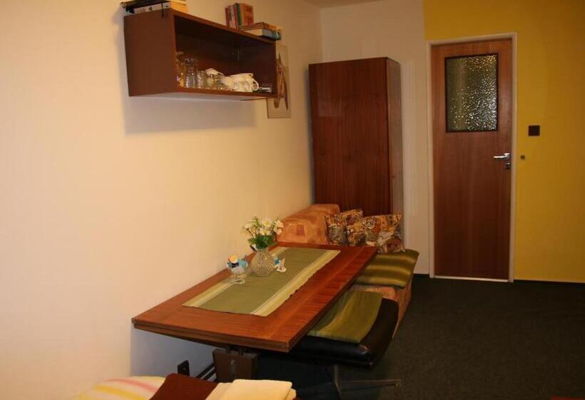 Bed and Breakfast Penzion Valovi