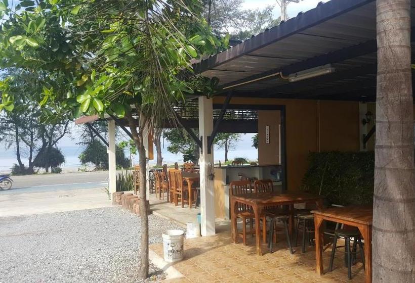 تختخواب و صبحانه Yellow House Rayong