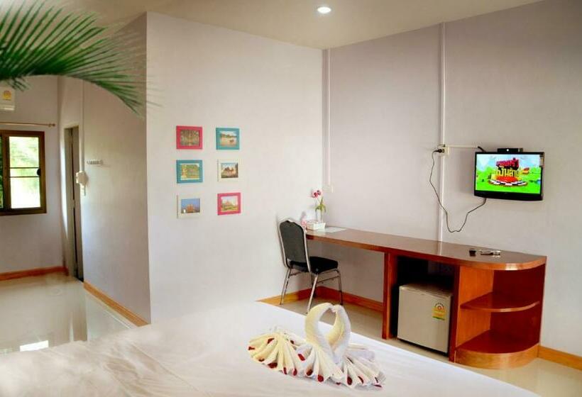 هتل Chao Phraya Home