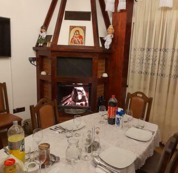 ホテル Pensiunea Sanziene