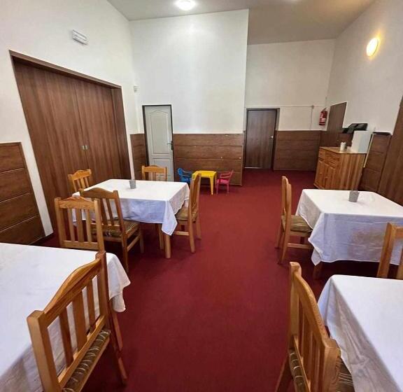膳宿费 Penzion A Restaurace Na Salaši