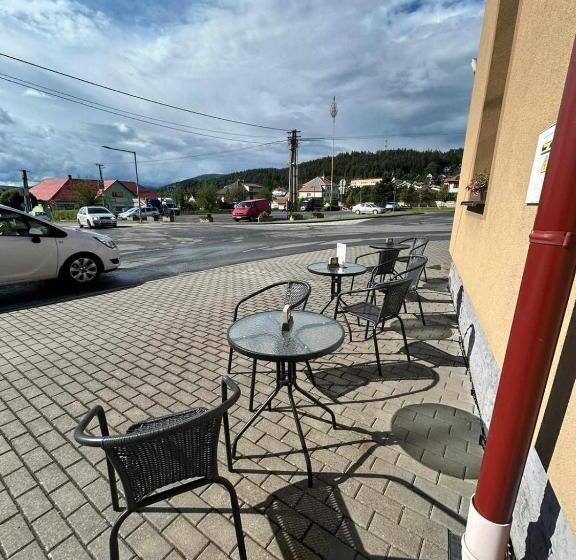 膳宿费 Penzion A Restaurace Na Salaši