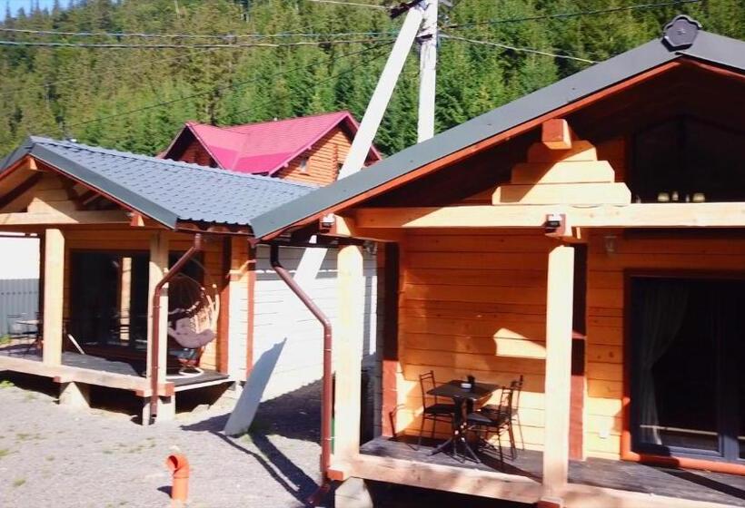 ユースホステル Berloga Sinevir