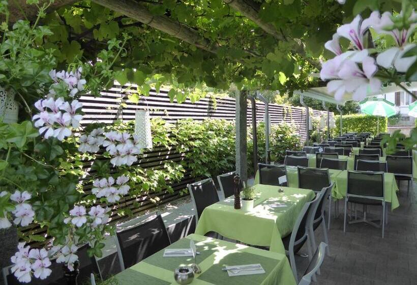 مبيت وإفطار Gasthof Pizzeria Weingarten