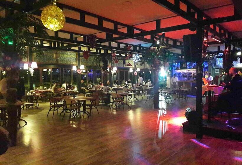 בית מלון כפרי Green House Garden Park