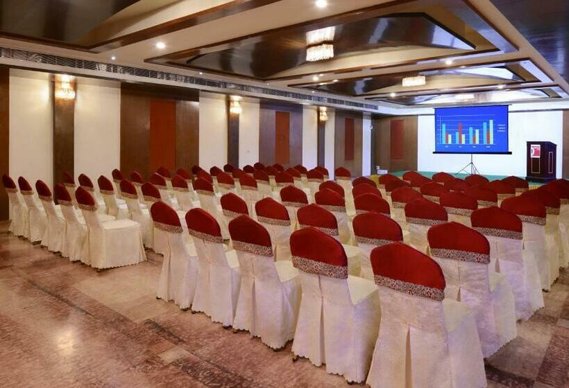 酒店 Keshav Clarks Inn Gadag