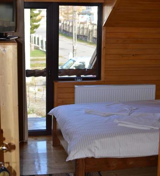 酒店 Taverna Ceahlau