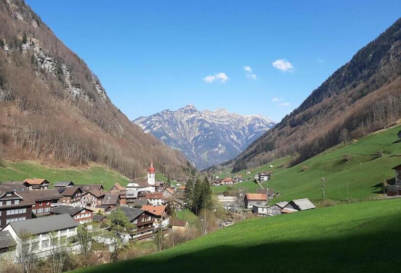 בית מלון כפרי Urirotstock