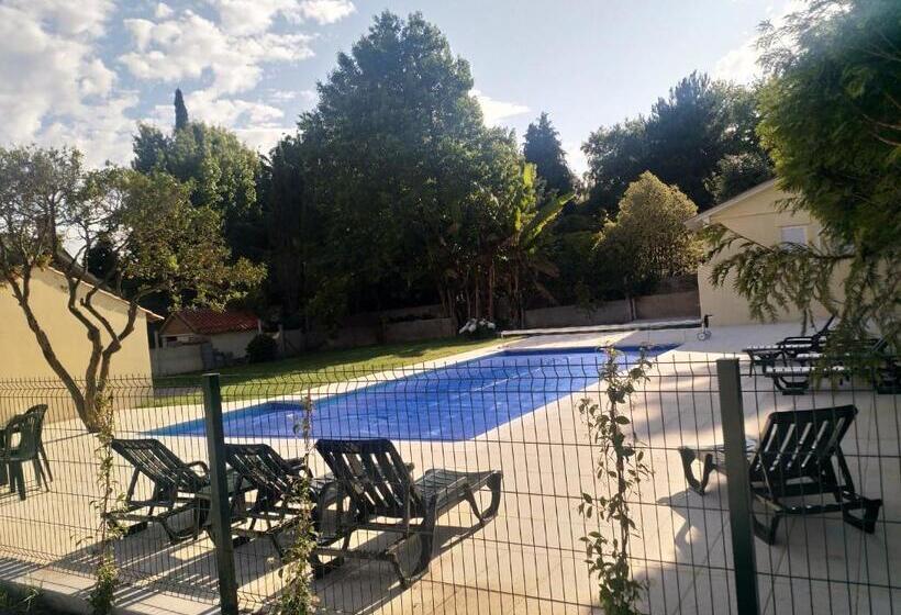 پانسیون Metro Vilar Suites & Villas