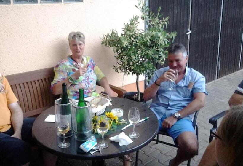 ペンション Weingut Gästehaus Karl Otto Nalbach