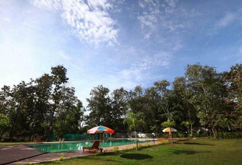 リゾートホテル Nature Trails Sajan, Vikramgad