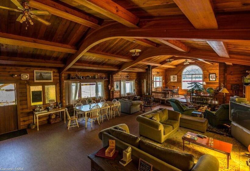 تختخواب و صبحانه Alert Bay Lodge