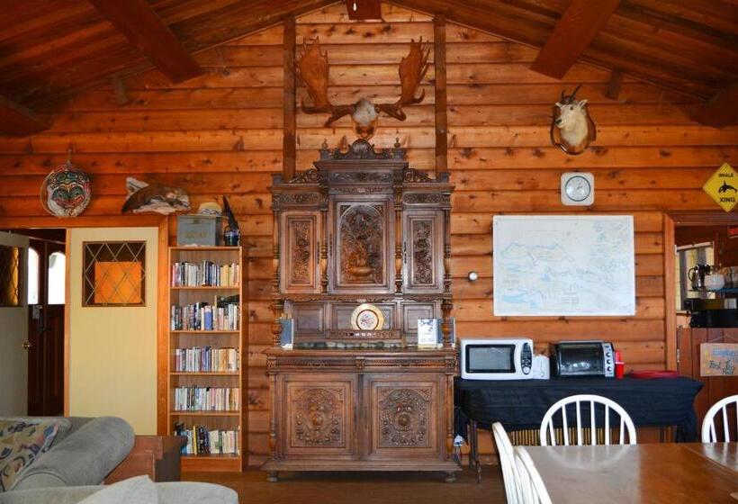 تختخواب و صبحانه Alert Bay Lodge