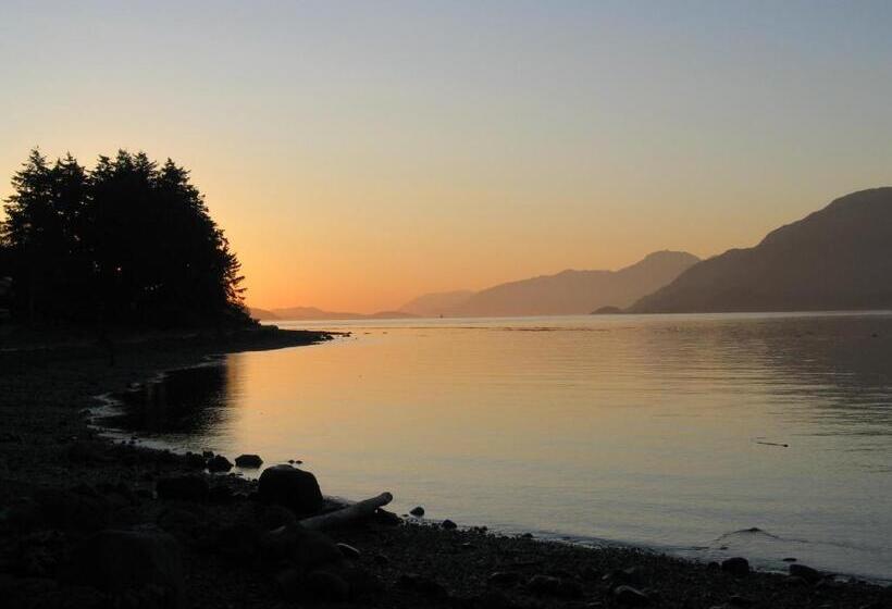 تختخواب و صبحانه Alert Bay Lodge
