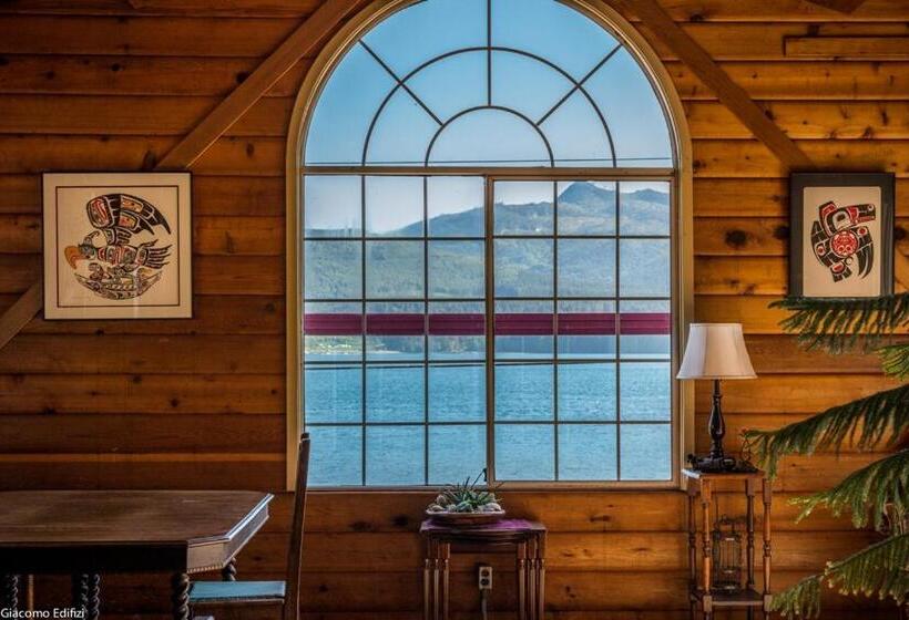 تختخواب و صبحانه Alert Bay Lodge