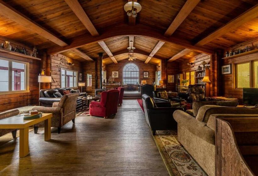 تختخواب و صبحانه Alert Bay Lodge