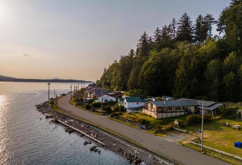 تختخواب و صبحانه Alert Bay Lodge