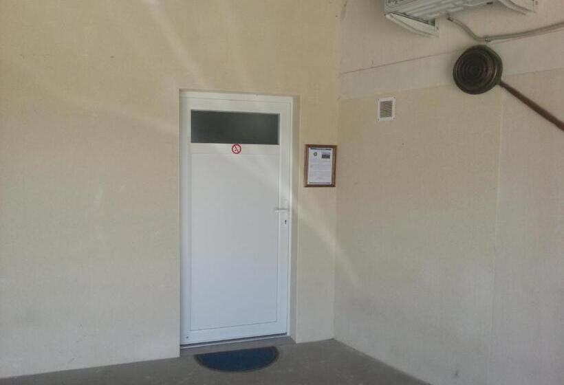تختخواب و صبحانه Chambre D'hôtes Les Ormeaux