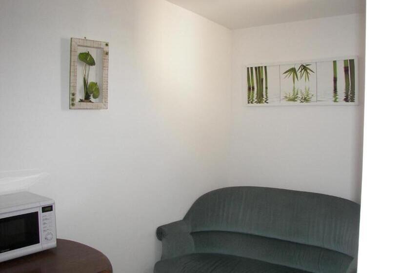 تختخواب و صبحانه Chambre D'hôtes Les Ormeaux