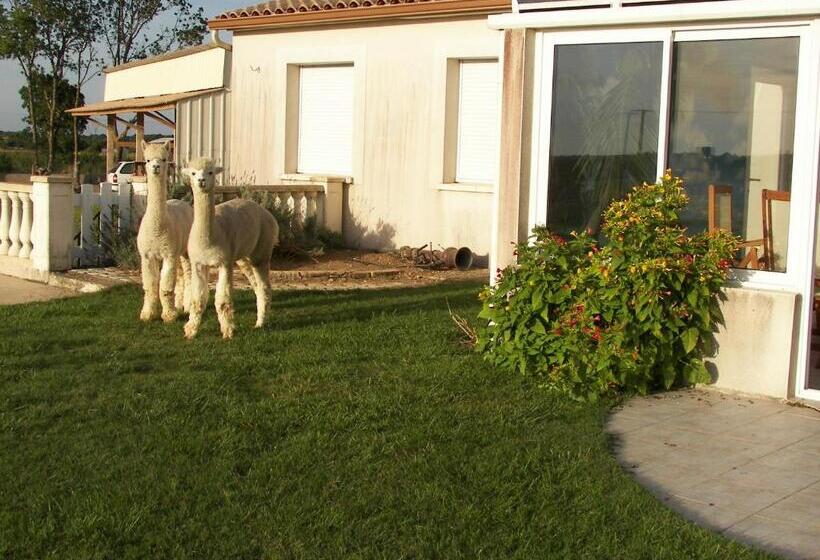 تختخواب و صبحانه Chambre D'hôtes Les Ormeaux