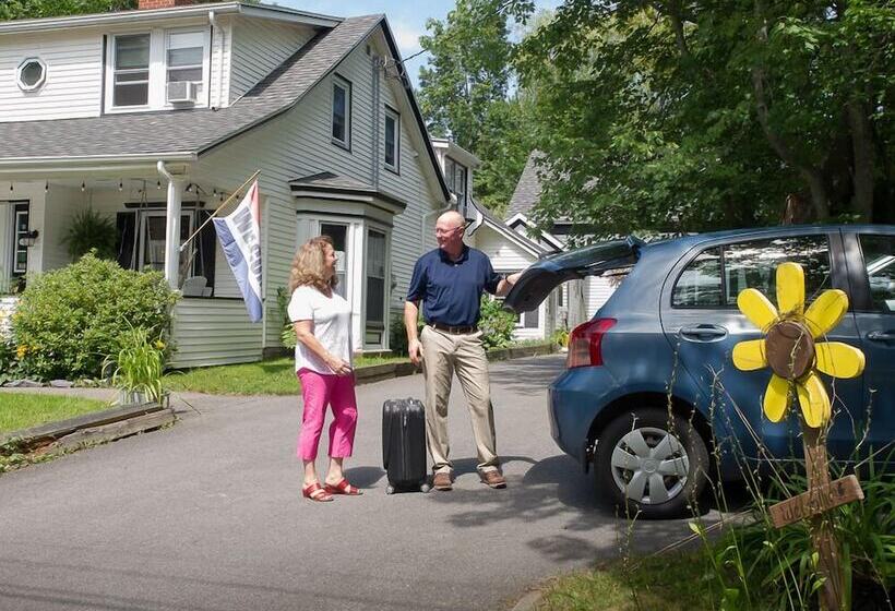 Farmhouse Inn B&b