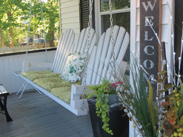 Farmhouse Inn B&b