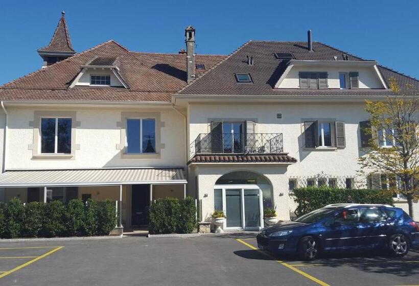 هتل Auberge De Founex