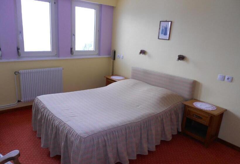 בית מלון כפרי Hôtel Restaurant Roess