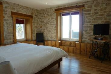 هتل Petit Hôtel De Chaumont