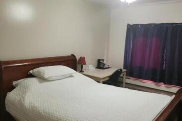 Midway Motel