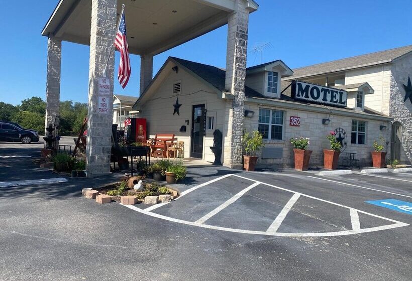 모텔 Cedar Creek Inn