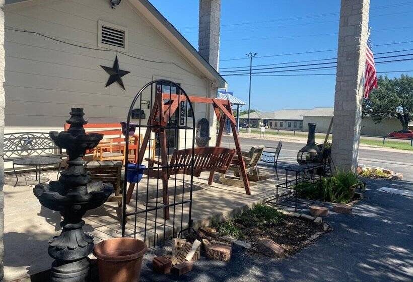 모텔 Cedar Creek Inn