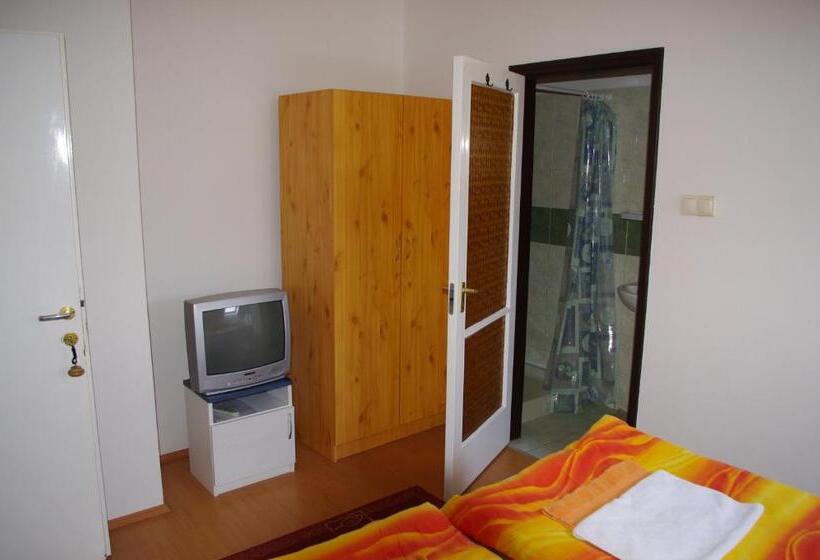 פנסיון Vadszőlő Szálló és Étterem Bakonybél