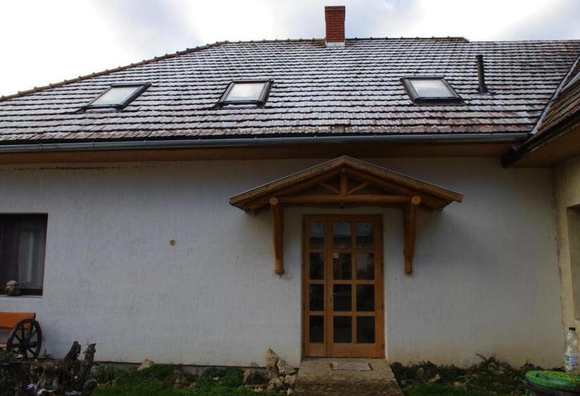 פנסיון Vadszőlő Szálló és Étterem Bakonybél