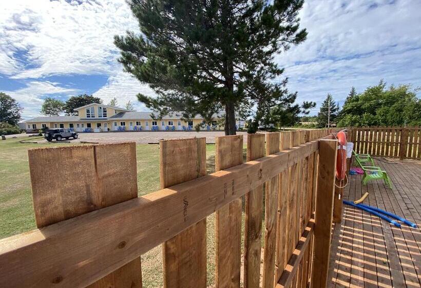 The Pines Motel And Cottages