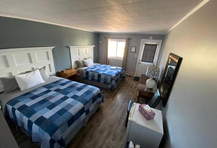 The Pines Motel And Cottages