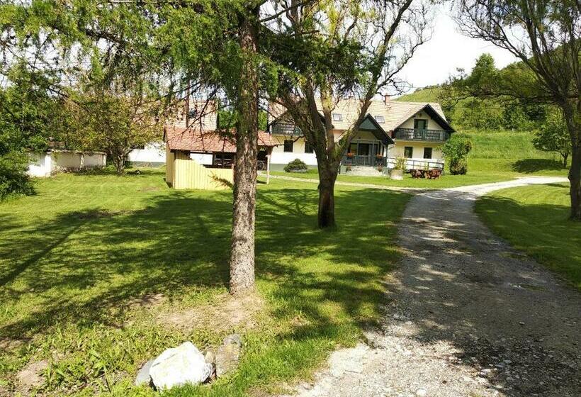 مبيت وإفطار Panzió Kemping Bekölce