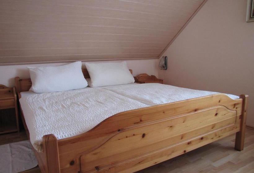 ベッドアンドブレックファースト Weingut U. Gästehaus Menten