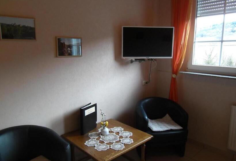 ベッドアンドブレックファースト Weingut U. Gästehaus Menten