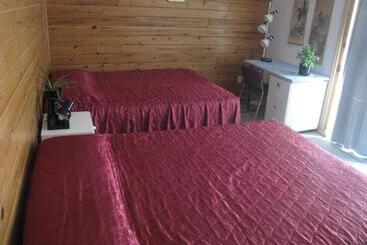 هتل Quiet Bay Inn & Café