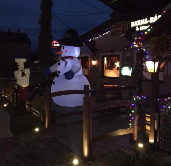 ペンション Barna Bár Motel&apartman
