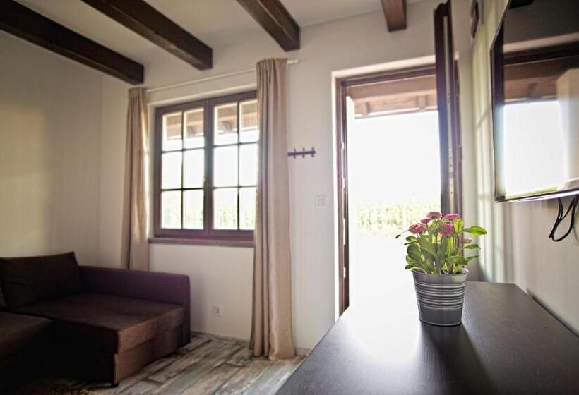 פנסיון Leveleki Vendégház   Egeres Tanya