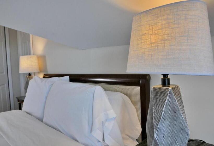 هتل Auberge Des Falaises