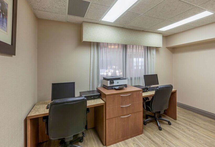 هتل Best Western Plus Burlington Inn & Suites