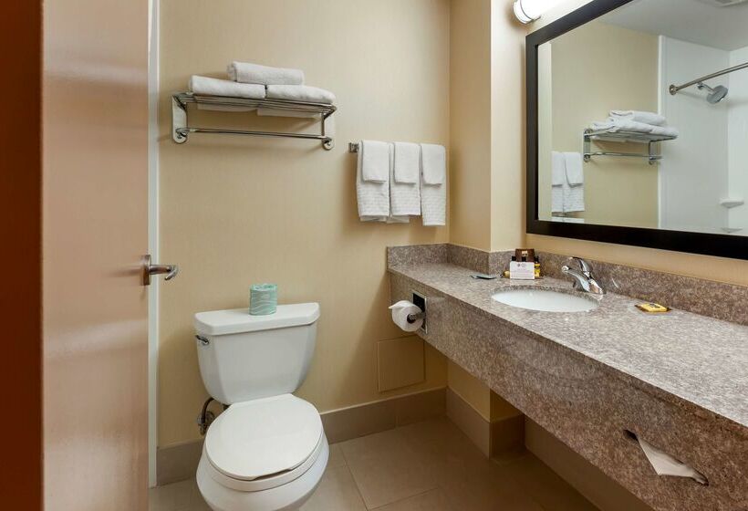 هتل Best Western Plus Burlington Inn & Suites