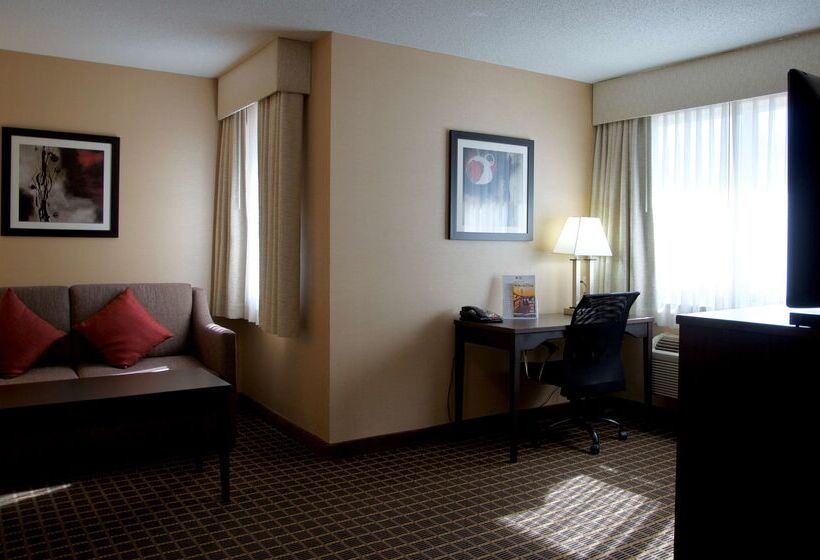 هتل Best Western Plus Burlington Inn & Suites